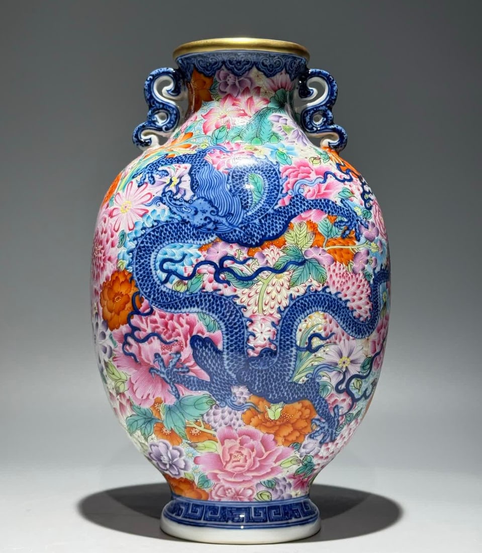 A Qing Qianlong blue pink dragon and phoenix auspicious wearing a kaleidoscope amphora: Qing Qianlong blue powder dragon and phoenix auspicious wearing kaleidoscope amphora flat vase SIZE: H:26cm W:16cm T:11cm (The Dimensions Of All Batches Are Manually Measured.If You Need More Detailed