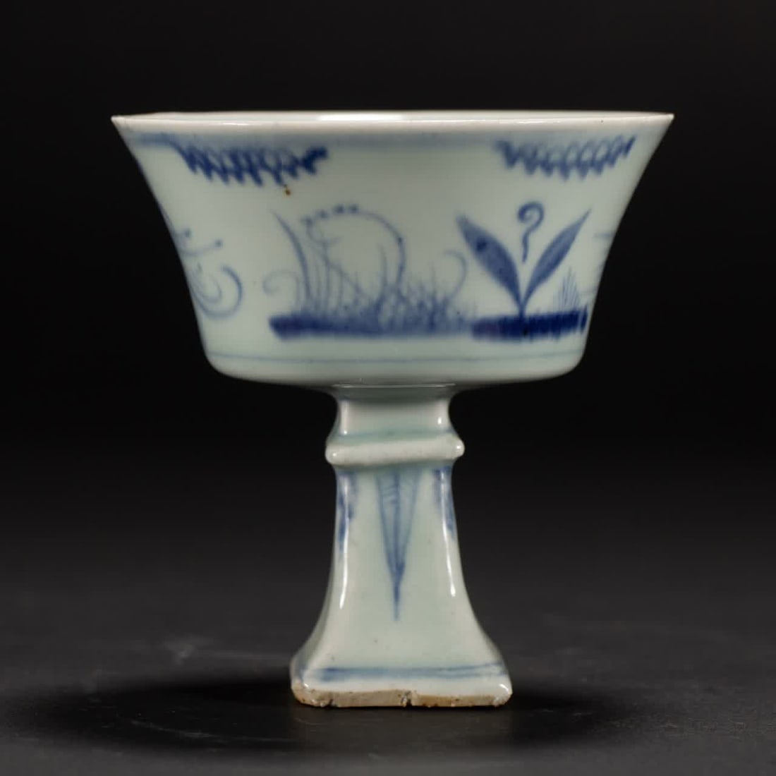 A Qing Dynasty blue and white goblet (1 of 8)