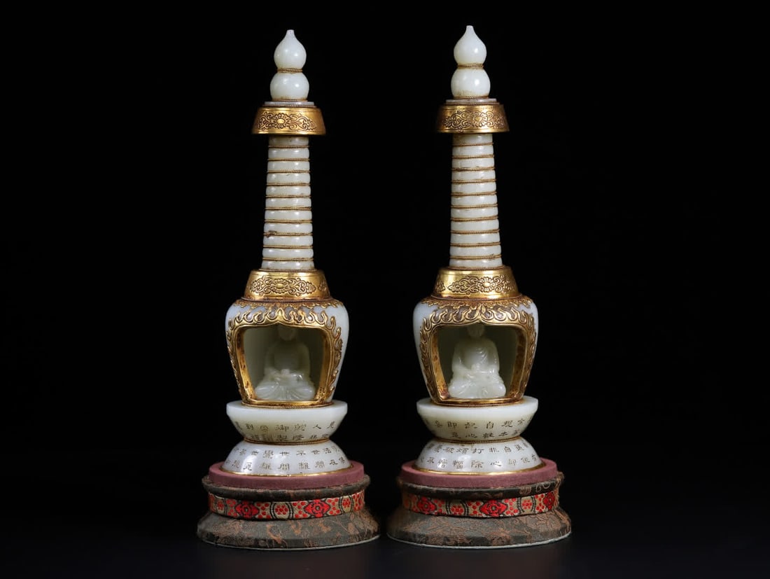 A pair of Qing Dynasty Hetian jade gilt engraved Buddha niches: Qing Dynasty Hetian jade gilt engraved Buddha shrine SIZE: All H: 22cm .Belly W:6cm .Total W:1013.3g (The Dimensions Of All Batches Are Manually Measured.If You Need More Detailed Information, Please 
