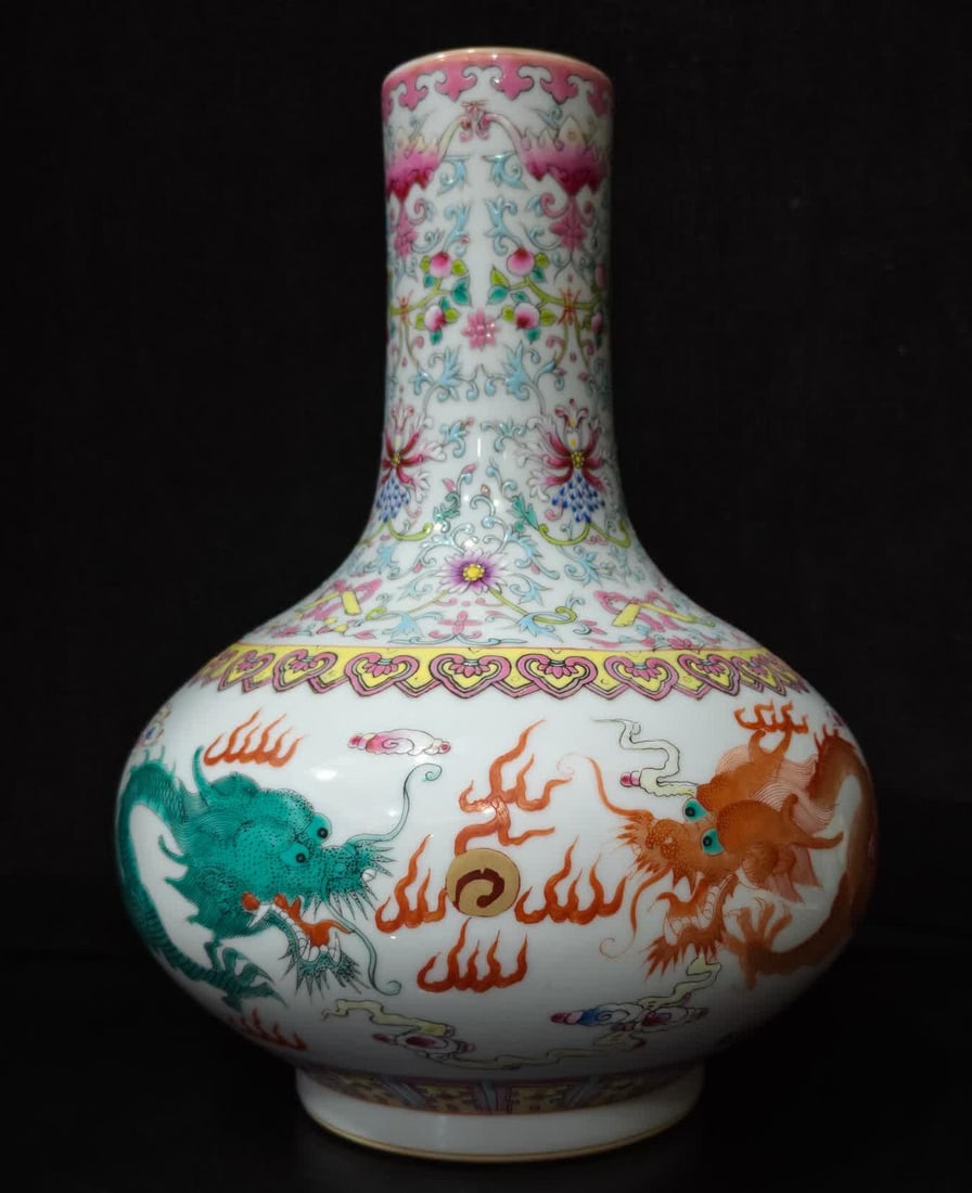 A Qing Yongzheng enamel double dragon bead appreciation bottle (1 of 9)