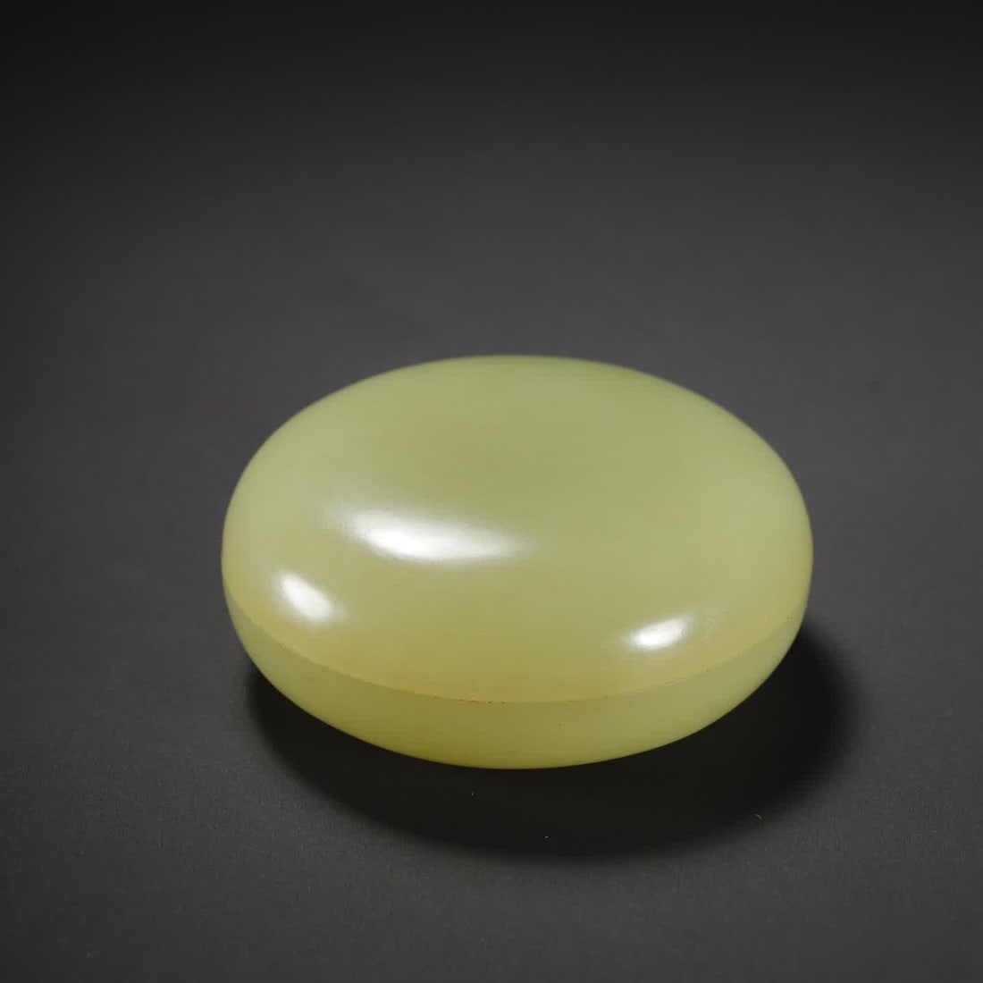 A Hetian topaz lid box (1 of 6)