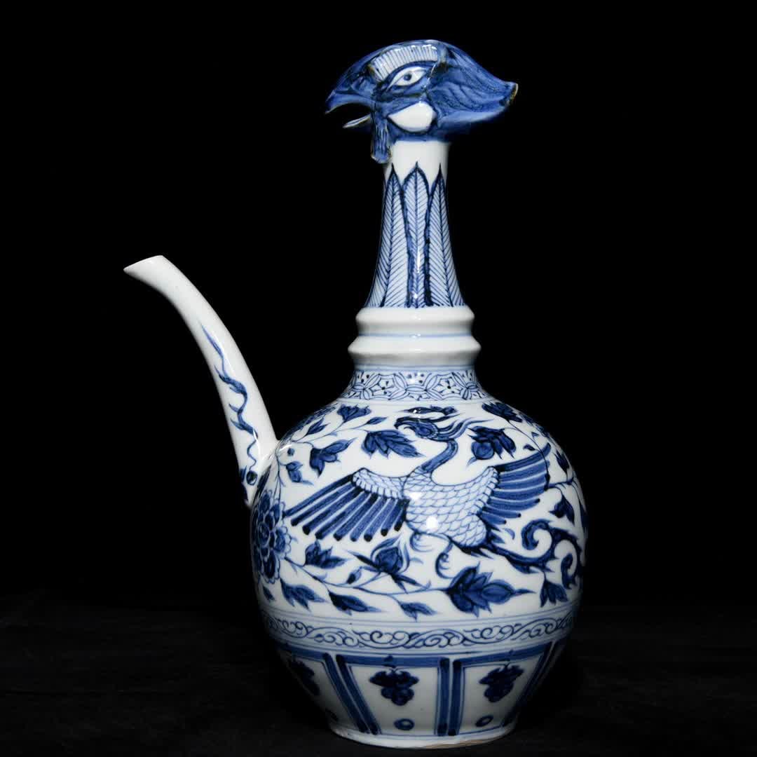 A Yuan blue and white phoenix pattern phoenix head pot: Yuan blue and white phoenix pattern phoenix head pot SIZE: H:30cm D:20.5cm (The Dimensions Of All Batches Are Manually Measured.If You Need More Detailed Information, Please Contact Our Customer Servi