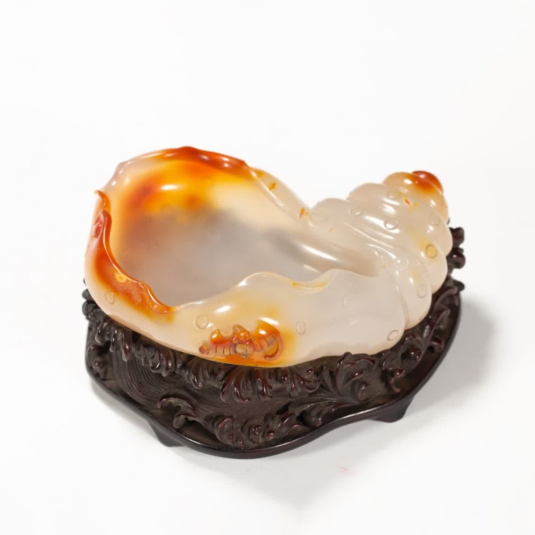 A piece of Qing Dynasty agate conch pen wash (1 of 9)