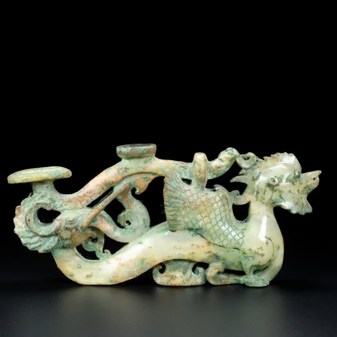 A Han Dynasty jade rust phoenix bird: Han Dynasty jade rust phoenix bird SIZE: W:328g H:7.6cm L:7cm T:2.8cm (The Dimensions Of All Batches Are Manually Measured.If You Need More Detailed Information, Please Contact Our Customer Service Be