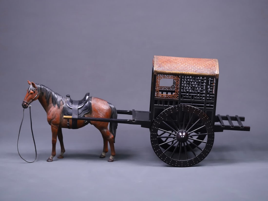 A rosewood carriage ornament (1 of 10)