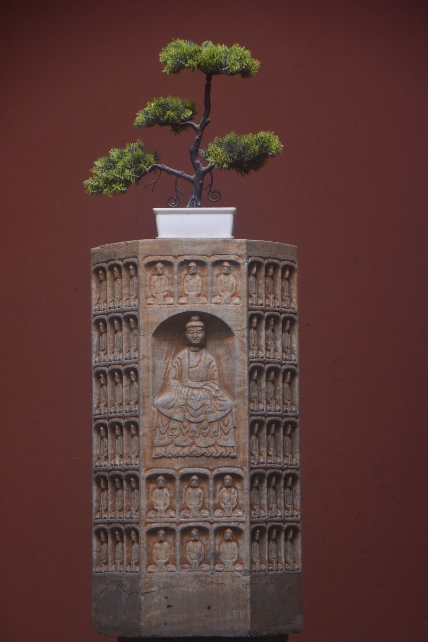 A Qing Dynasty bluestone ten thousand Buddha pillars: Qing Dynasty bluestone ten thousand Buddha pillars SIZE: D:26cm H:55cm (The Dimensions Of All Batches Are Manually Measured.If You Need More Detailed Information, Please Contact Our Customer Service B