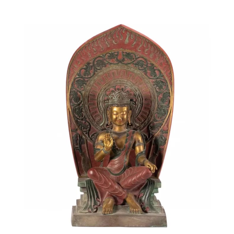A gilded Buddha statue: Gilded Buddha statue SIZE: H:45cm (The Dimensions Of All Batches Are Manually Measured.If You Need More Detailed Information, Please Contact Our Customer Service Before Bidding.)