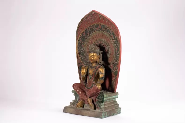 A gilded Buddha statue - 5