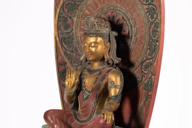 A gilded Buddha statue - 6