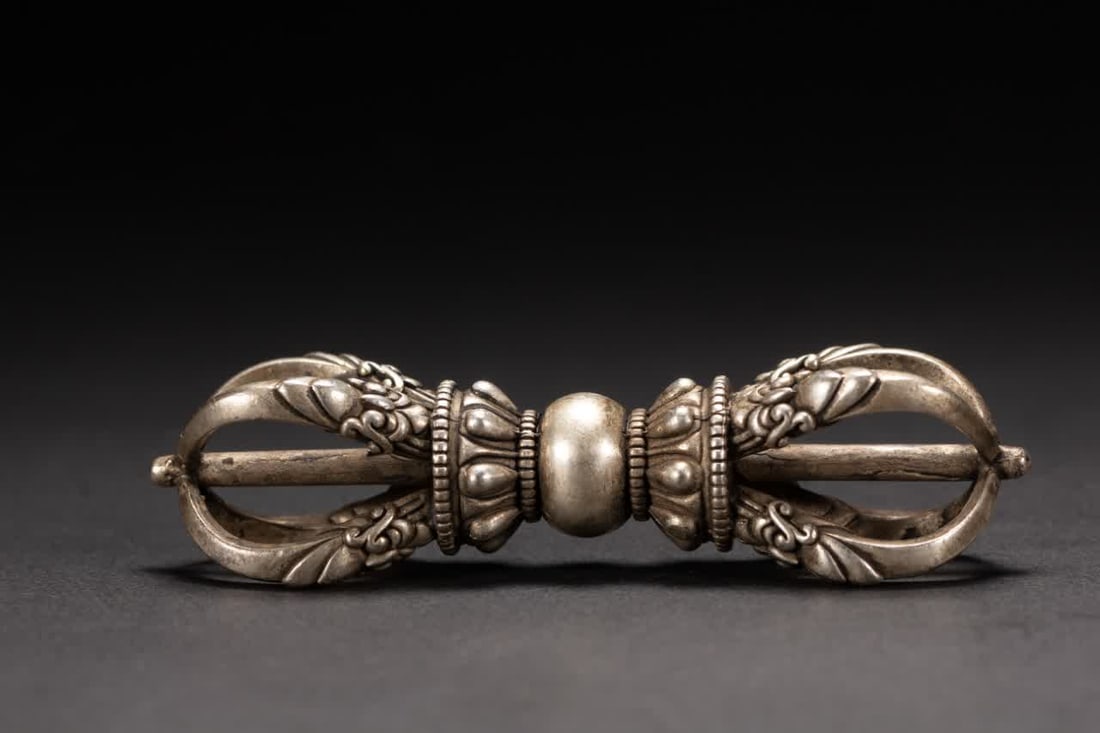 A Qing Dynasty silver magic vessel: Qing Dynasty silver instrument SIZE: L:2.3cm W:2.3cm H:9.8cm W:100g (The Dimensions Of All Batches Are Manually Measured.If You Need More Detailed Information, Please Contact Our Customer Service Befo