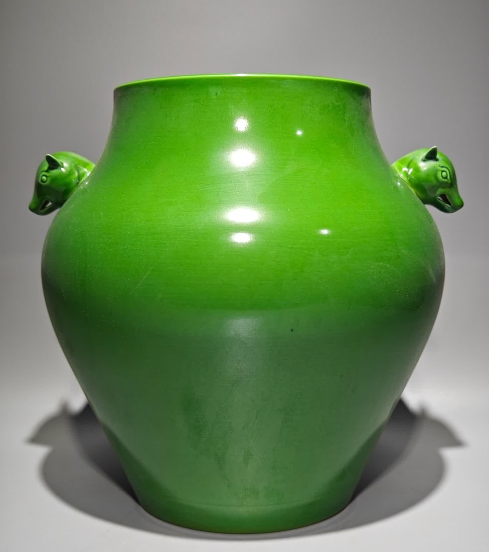 A green dog head jar made in the Kangxi period of the Qing Dynasty: The Kangxi year of the Qing Dynasty made a green dog head can SIZE: H: 27cm Belly D: 27cm Plus ears W: 30cm (The Dimensions Of All Batches Are Manually Measured.If You Need More Detailed Information, 