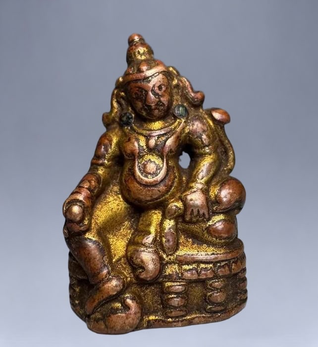 A Qing Dynasty Tibetan bronze gilt Vajrasattva statue: Qing Dynasty Tibetan bronze gilt Vajrasattva statue SIZE: H:6.5cm (The Dimensions Of All Batches Are Manually Measured.If You Need More Detailed Information, Please Contact Our Customer Service Before