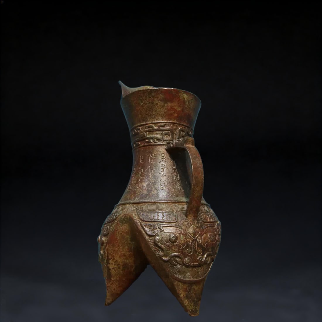 A bronze vessel - 8