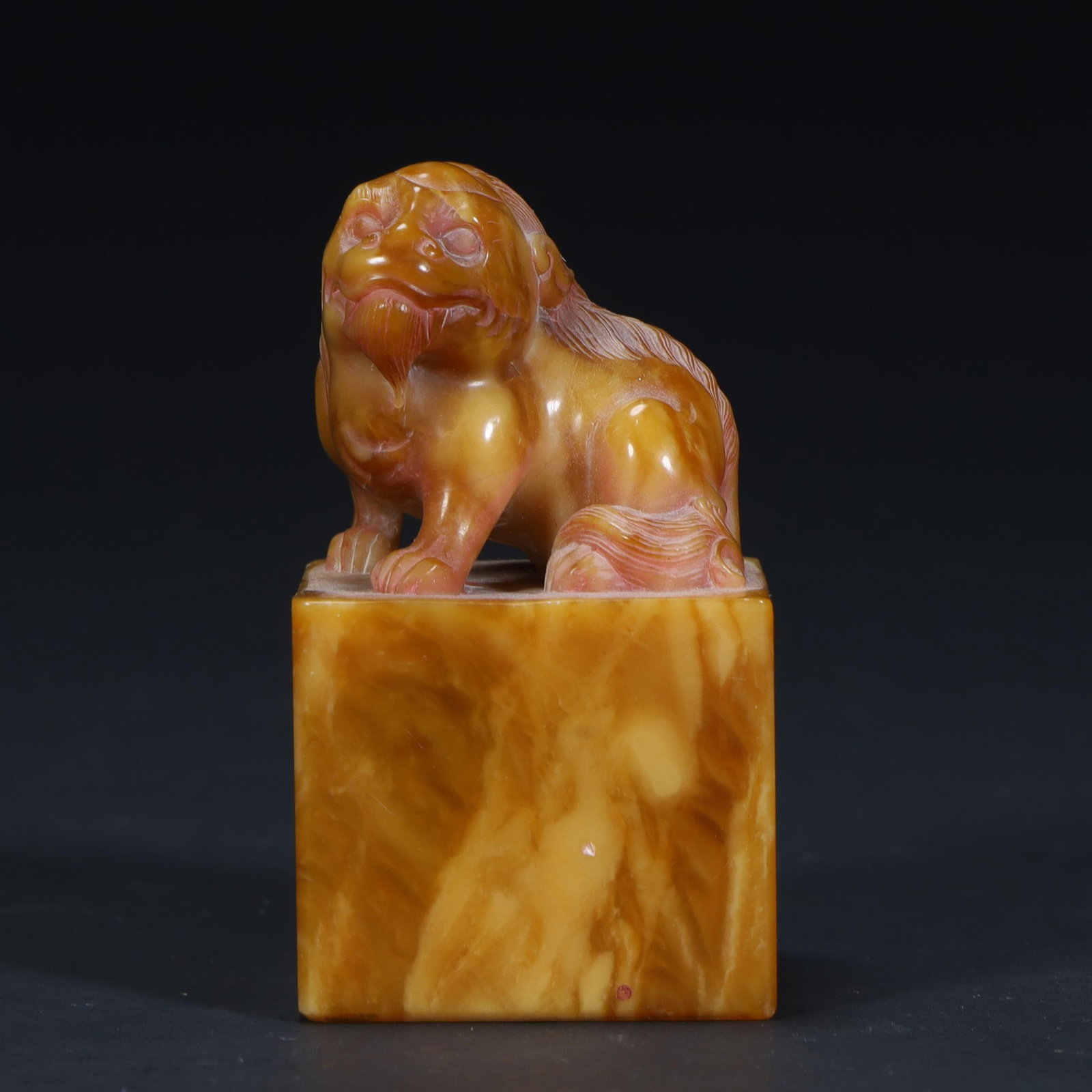A field yellowstone lion button square seal: Tian Huangshi Lion Button Fangzhang SIZE: H:5.5cm L:3cm W:3cm W:82g (The Dimensions Of All Batches Are Manually Measured.If You Need More Detailed Information, Please Contact Our Customer Service Befo