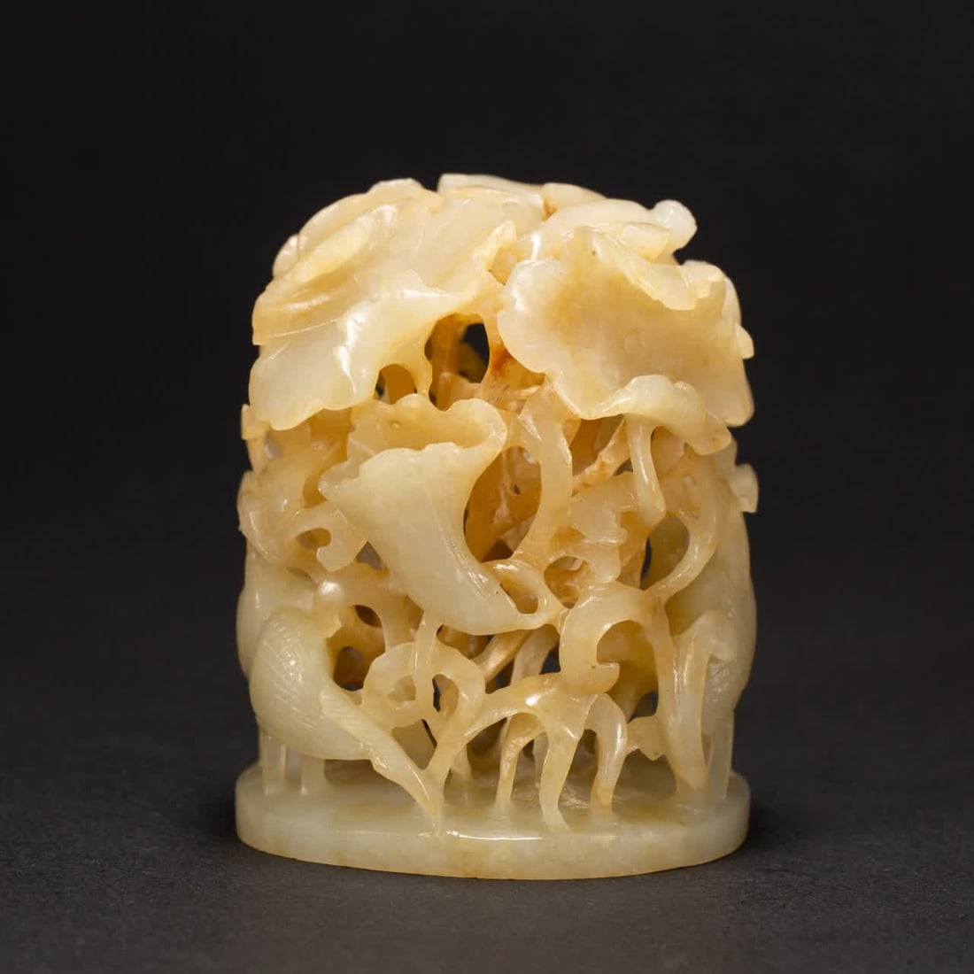 A piece of Hetian jade stove top in the Qing Dynasty: Qing Dynasty Hetian jade furnace top SIZE: L:5.5cm W:5cm H:7.5cm W:140g (The Dimensions Of All Batches Are Manually Measured.If You Need More Detailed Information, Please Contact Our Customer Service 