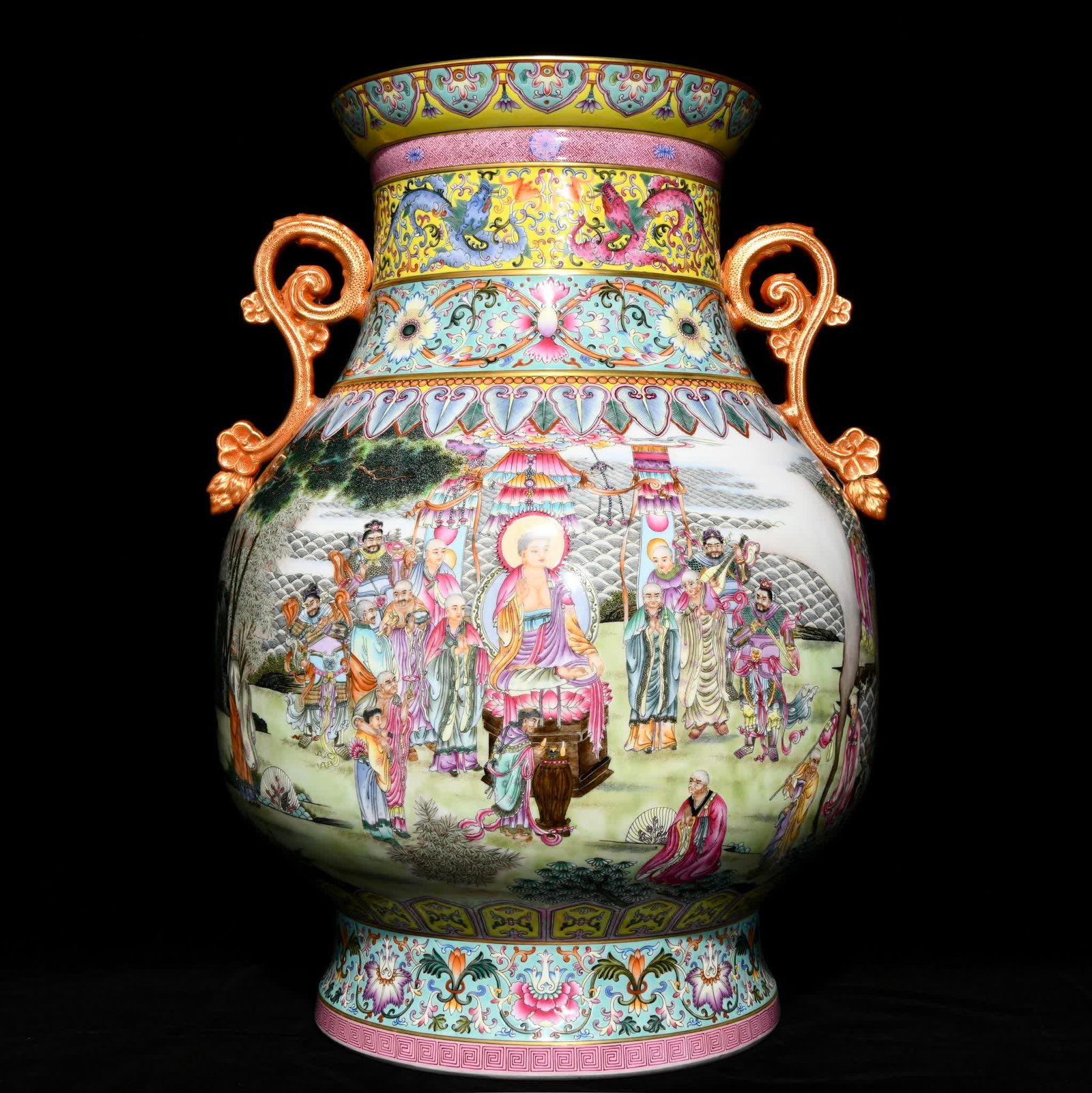 A piece of Qing Qianlong pastel gold-painted ten thousand Buddha pilgrimage amphora: Qing Qianlong pastel gold-painted ten thousand Buddha pilgrimage amphora SIZE: H:52.5cm D:40cm (The Dimensions Of All Batches Are Manually Measured.If You Need More Detailed Information, Please Contac