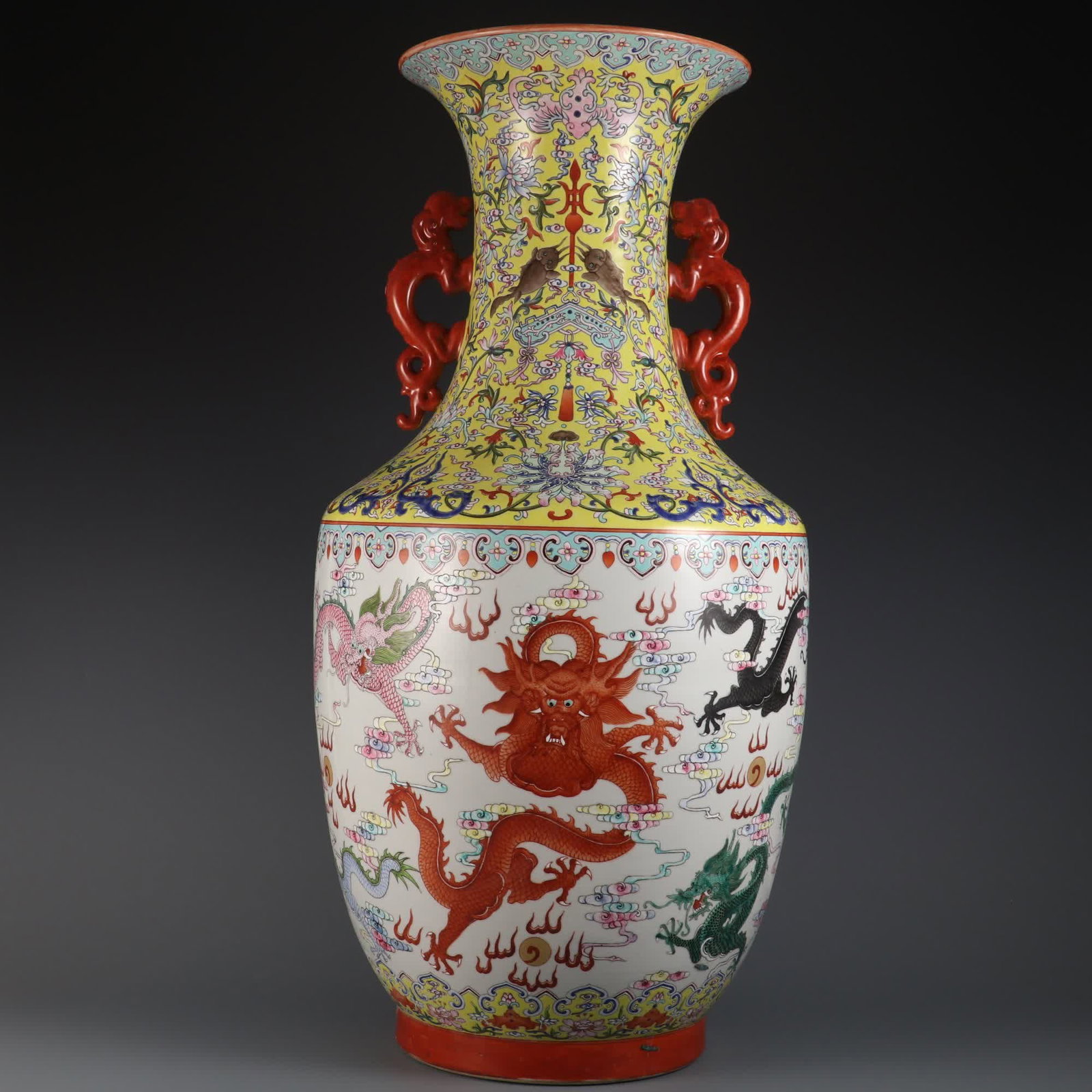 A large amphora with a pastel nineteen dragon pattern made in the Qianlong period of the Qing: Qing Qianlong pastel nineteen pattern large amphora SIZE: H: 75cm Belly diameter 38cm mouthD: 26.5cm (The Dimensions Of All Batches Are Manually Measured.If You Need More Detailed Information, Please 