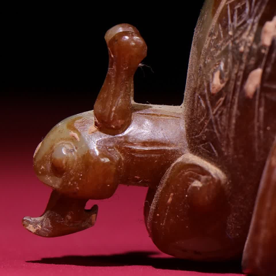 A Han Dynasty jade tiger ornament - 2