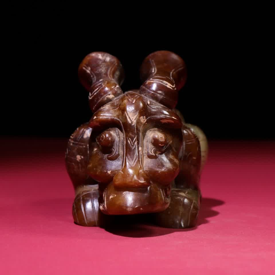 A Han Dynasty jade tiger ornament - 4