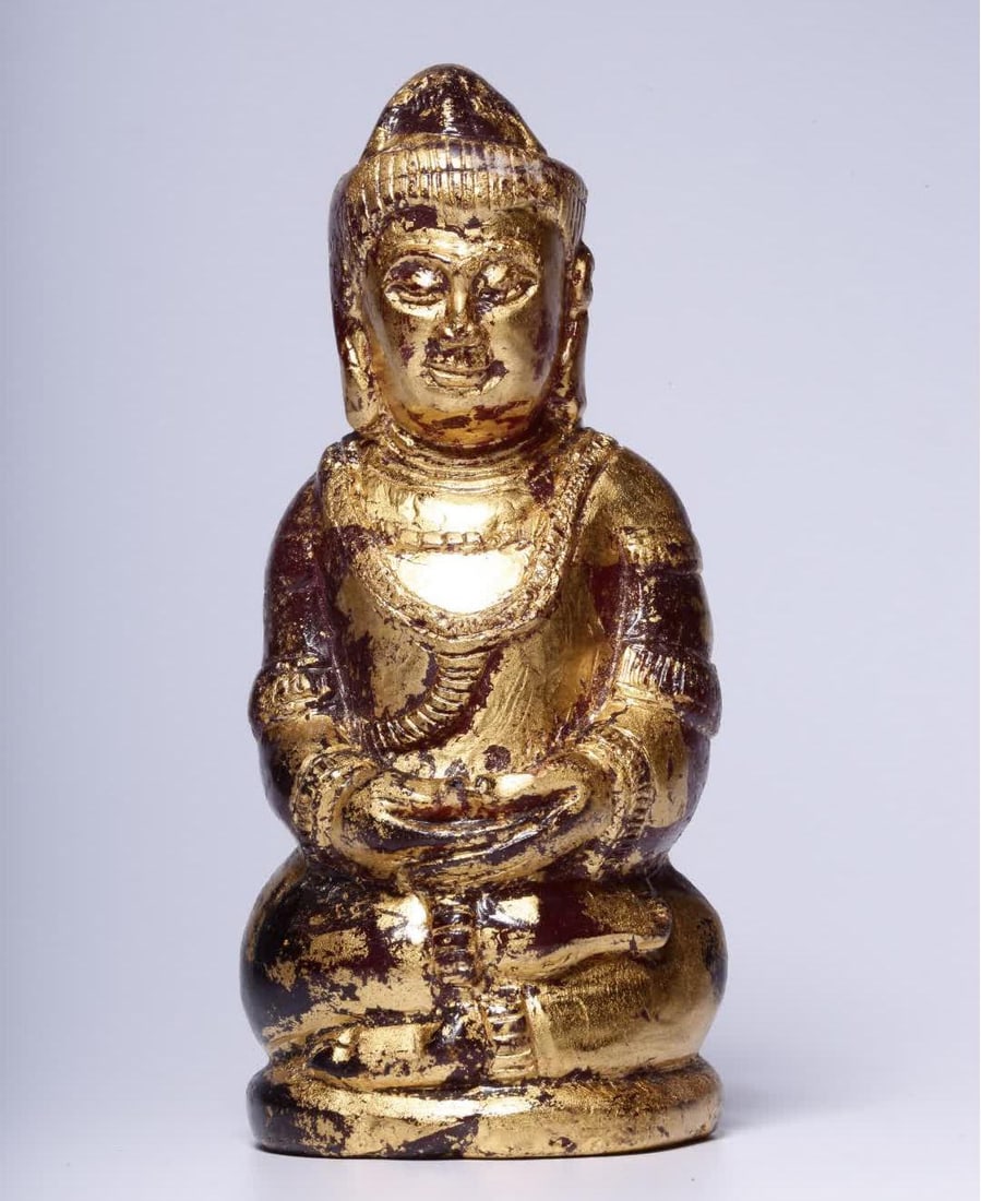 A Qing Dynasty zircon lacquered gold Shakyamuni Buddha (1 of 11)