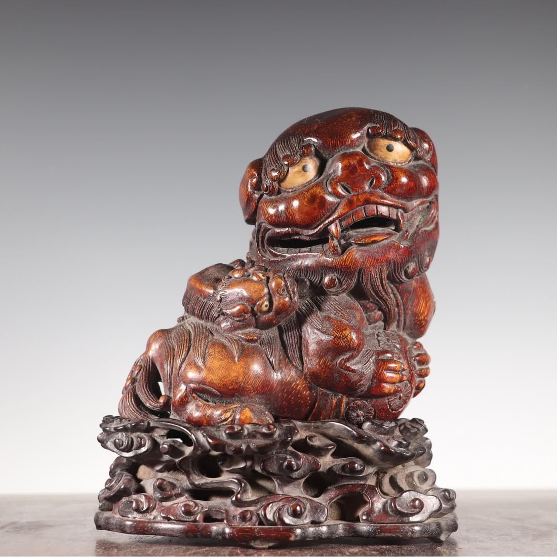 A Qing Dynasty bamboo carved lion ball ornament (1 of 9)
