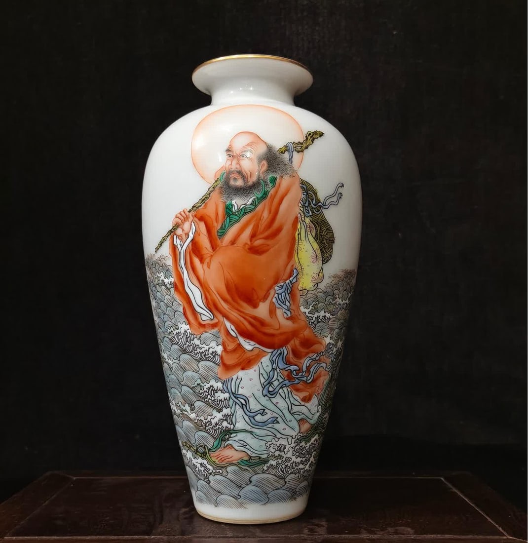A Qing Qianlong pastel figure bottle (1 of 9)
