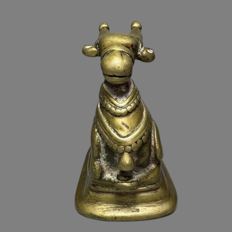 A Qing Dynasty Lima bronze sacred bull: Qing Dynasty Lima Bronze Sacred Bull SIZE: H:10cm L:8.5cm W:5cm (The Dimensions Of All Batches Are Manually Measured.If You Need More Detailed Information, Please Contact Our Customer Service Before B