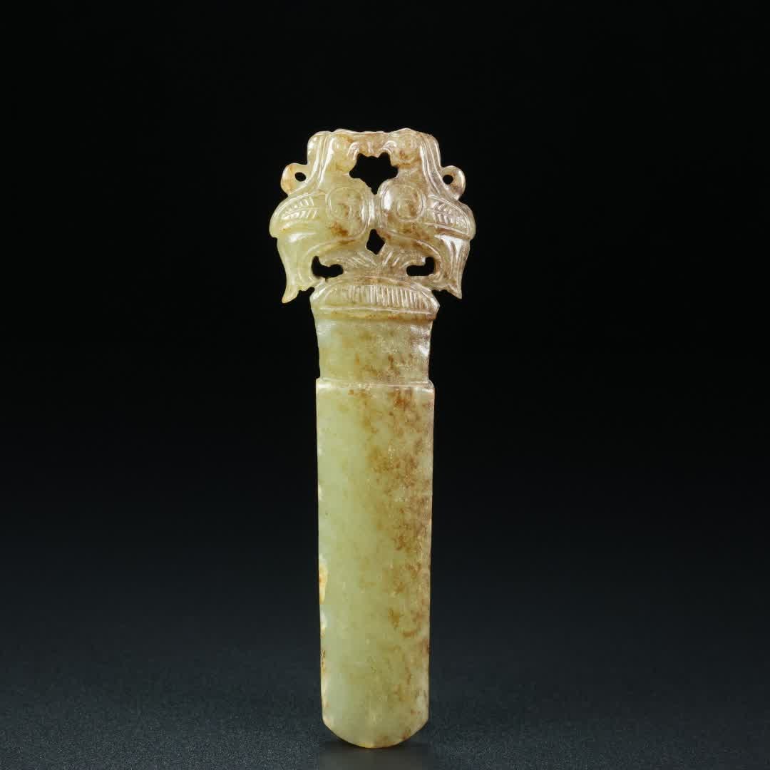 A phoenix bird handle piece from the Shang and Zhou dynasties: The phoenix bird handle in the Shang and Zhou dynasties SIZE: W:60.9g L:11.1cm W:3.5cm T:1cm (The Dimensions Of All Batches Are Manually Measured.If You Need More Detailed Information, Please Contact 