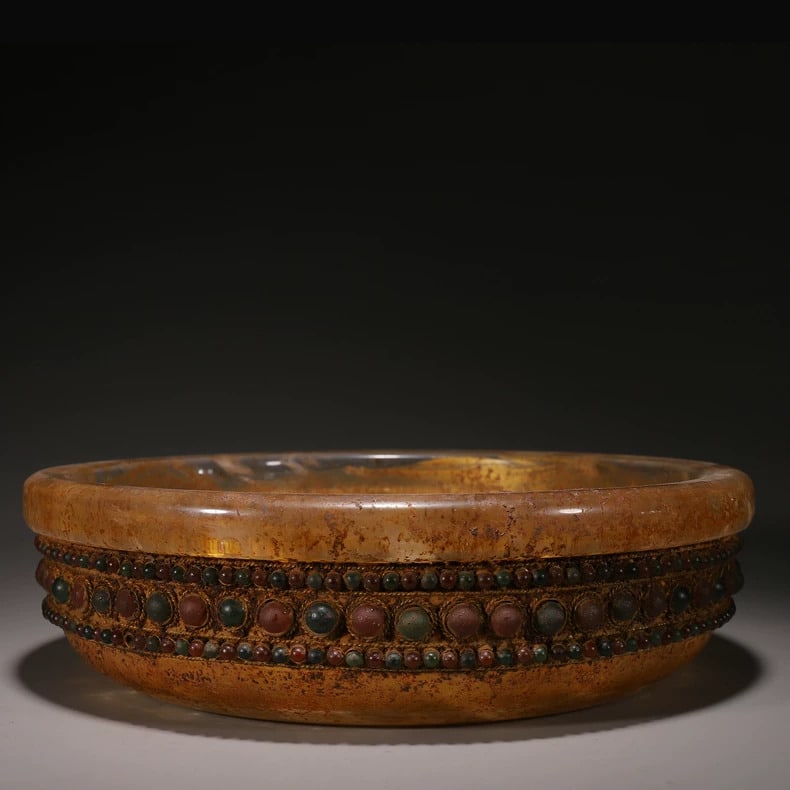 A jeweled glazed crystal basin: Jeweled glass crystal basin SIZE: D:35cm W:6418g (The Dimensions Of All Batches Are Manually Measured.If You Need More Detailed Information, Please Contact Our Customer Service Before Bidding.)
