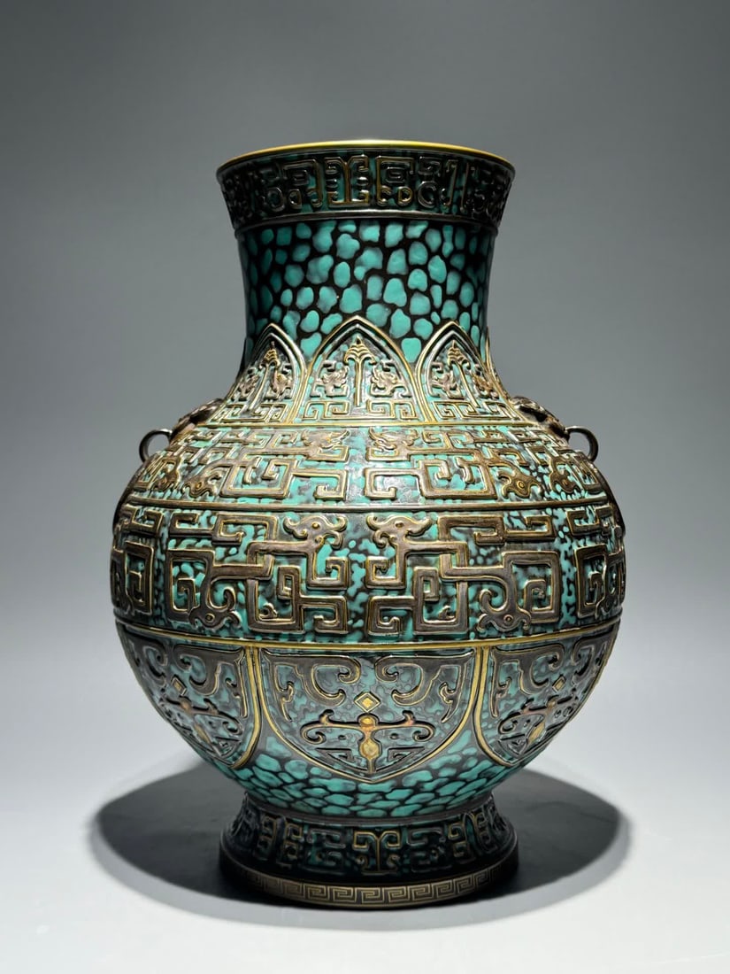 A piece of bronze glaze carved in the Qianlong period of the Qing Dynasty, gluttonous Kui dragon: The Qianlong era of the Qing Dynasty made bronze glaze carved gluttonous Kui dragon pattern gilded silver auxiliary beast ears SIZE: H: 29.6cm Belly D: 23.5cm (The Dimensions Of All Batches Are Manual