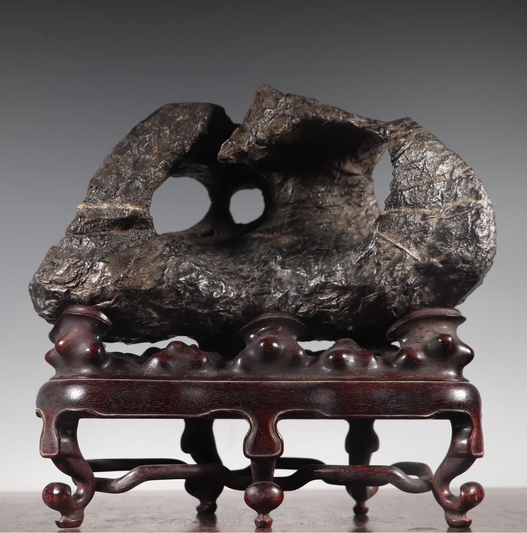 A Qing Dynasty Lingbi Shishanzi ornament: Qing Dynasty Lingbi Shishanzi ornament SIZE: 25x15x25cm W:5200g (The Dimensions Of All Batches Are Manually Measured.If You Need More Detailed Information, Please Contact Our Customer Service Before B