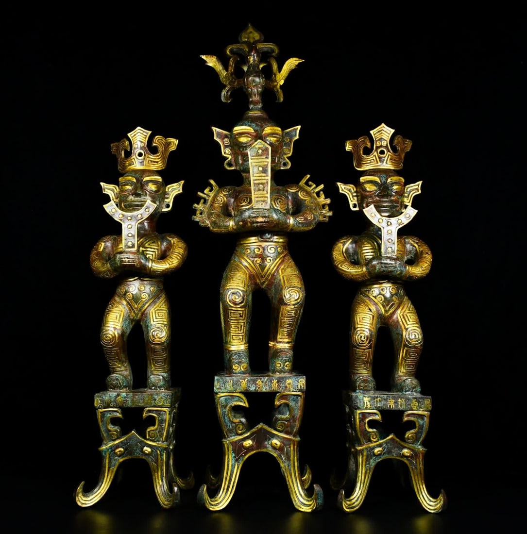 A set of Sanxingdui bronze Cuojin pilgrimage erectors: Sanxingdui bronze Cuojin pilgrimage set of people SIZE: H: 65-93cm W: 18-25cm Total W: 18.6kg (The Dimensions Of All Batches Are Manually Measured.If You Need More Detailed Information, Please Contact