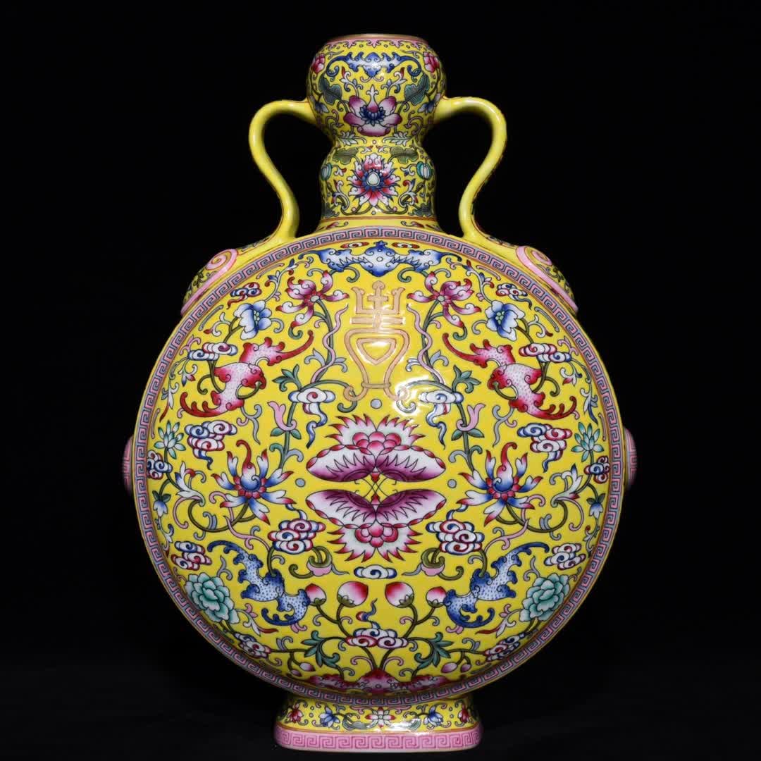 A Qing Qianlong pastel flower butterfly Fushou pattern ruyi garlic flat bottle: Qing Qianlong pastel flower butterfly Fushou pattern ruyi garlic flat bottle SIZE: H:40cm D:28cm (The Dimensions Of All Batches Are Manually Measured.If You Need More Detailed Information, Please Cont