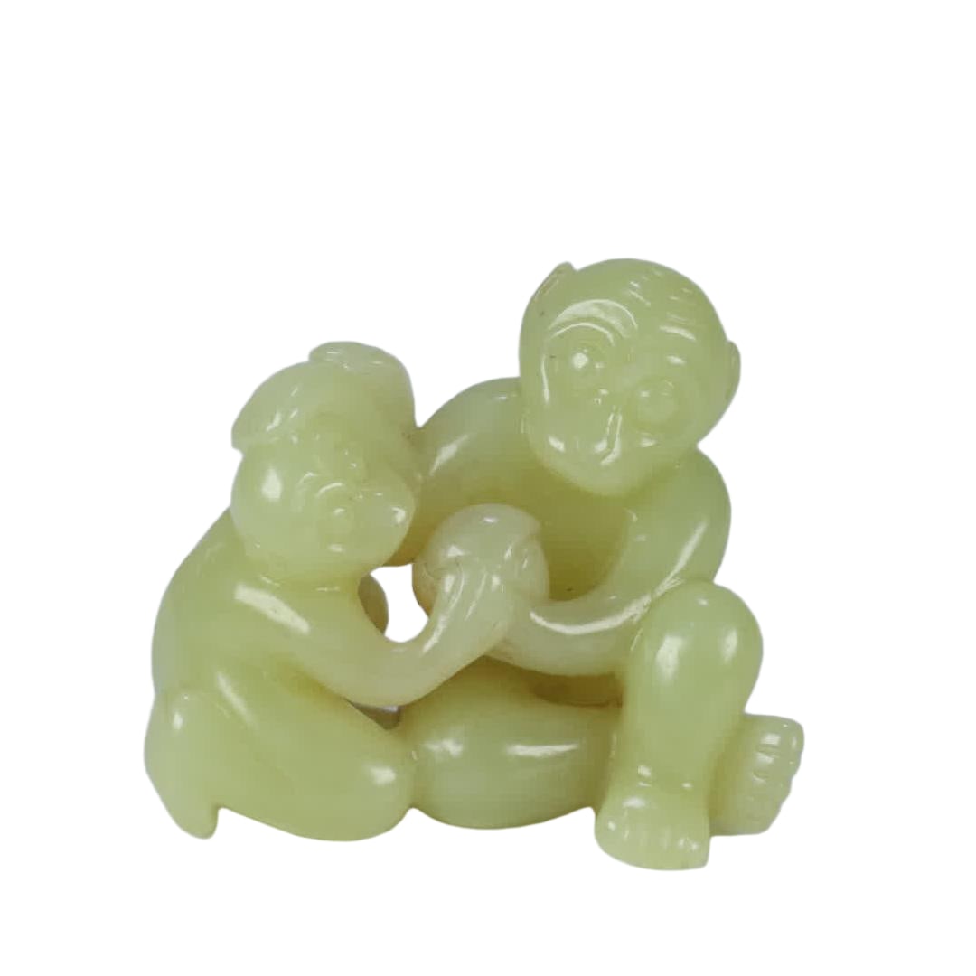 A piece of Hetian topaz spirit monkey offering a birthday piece (1 of 10)