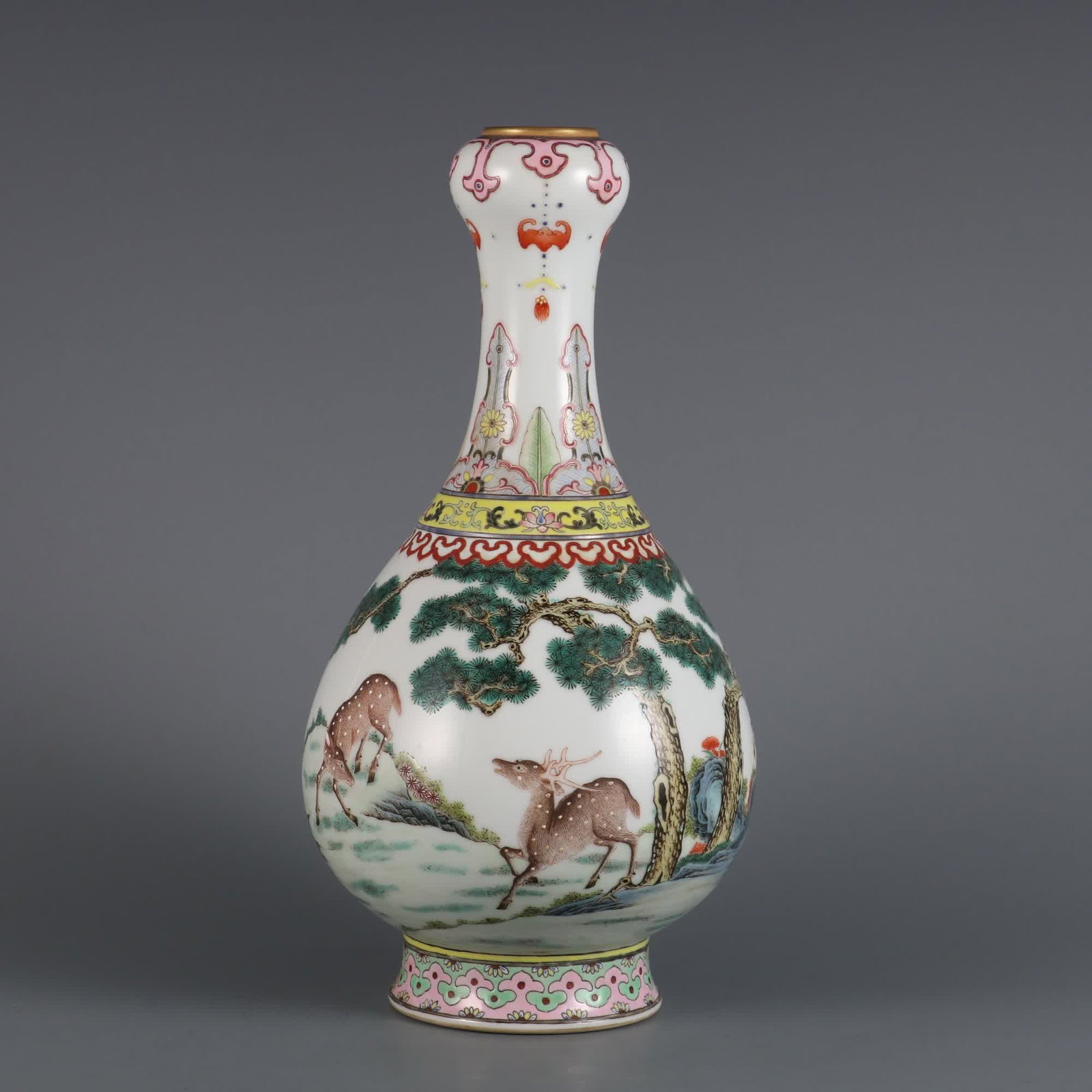 A pastel deer crane and spring garlic head bottle made in the Qianlong period of the Qing Dynasty: Qing Qianlong year pastel deer crane with spring garlic bottle SIZE: H: 29cm Belly diameter 15cm (The Dimensions Of All Batches Are Manually Measured.If You Need More Detailed Information, Please Cont
