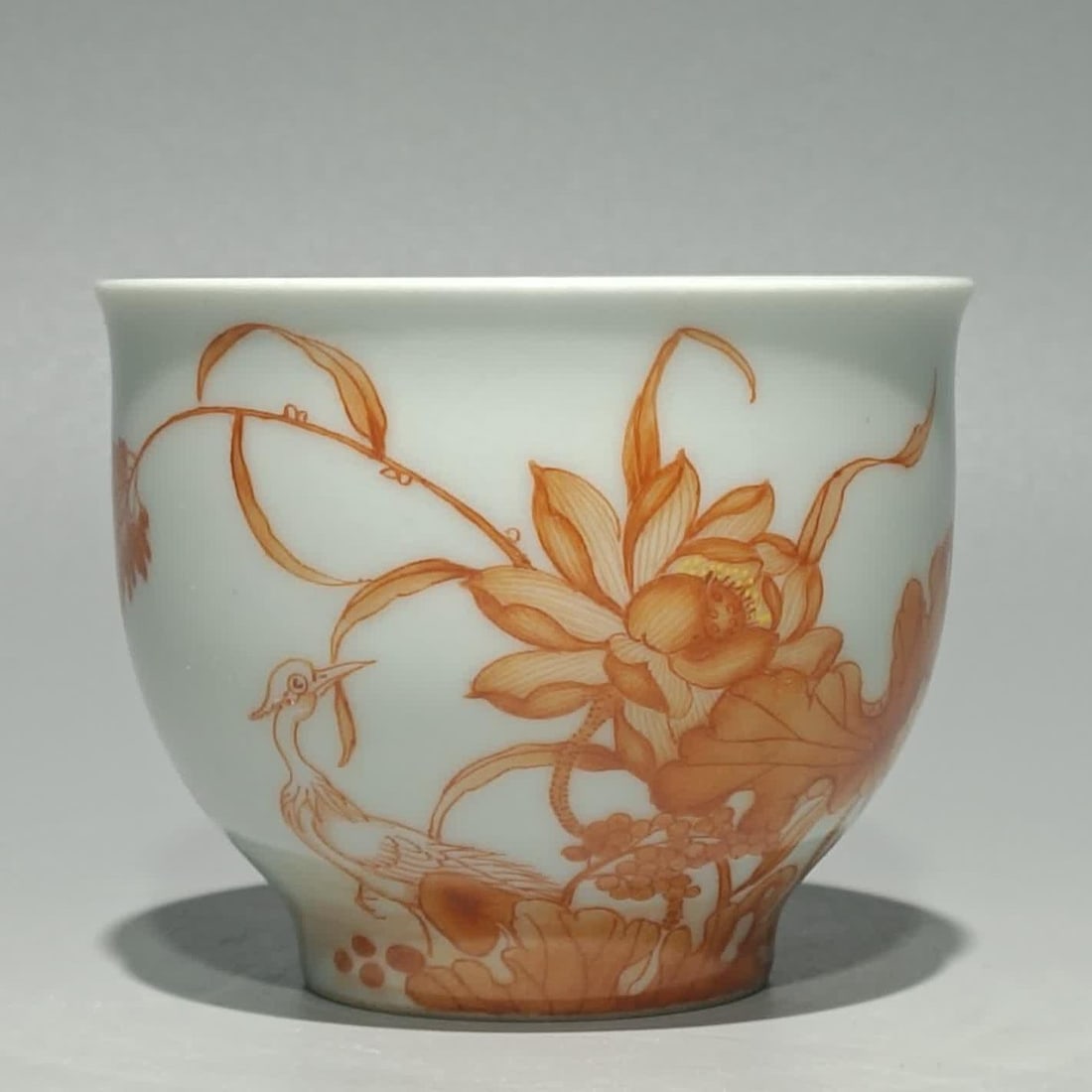 A piece of Qing Yongzheng alum red color all the way to the master cup of poetry and literature: Qing Yongzheng alum red color all the way to the poetry master cup SIZE: H:6.2cm W:7.6cm (The Dimensions Of All Batches Are Manually Measured.If You Need More Detailed Information, Please Contact Our