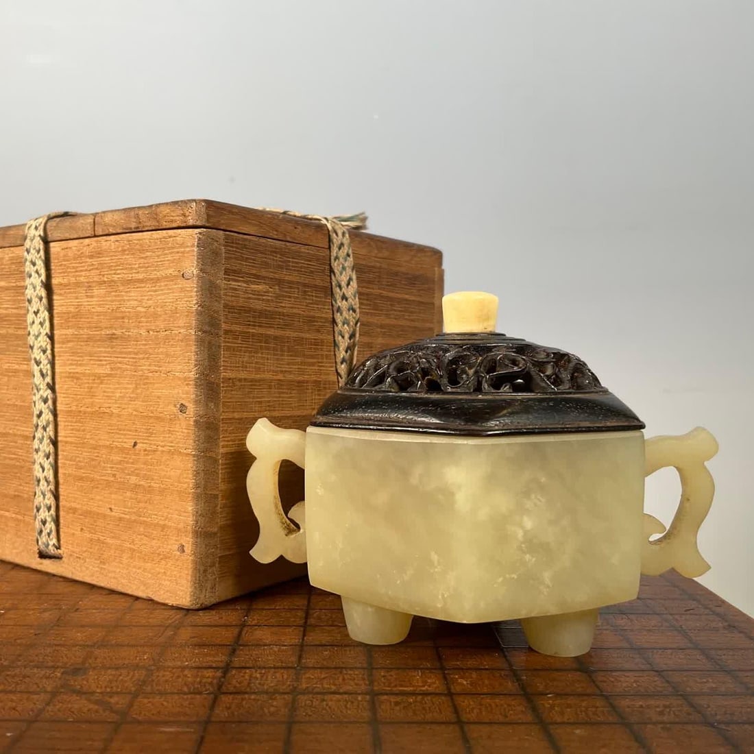 A late Qing jade six-sided amphora aroma burner: Late Qing jade hexagram amphora aroma burner SIZE: H: 6.5cm W: 9cm Overall W: 162g (The Dimensions Of All Batches Are Manually Measured.If You Need More Detailed Information, Please Contact Our Custom