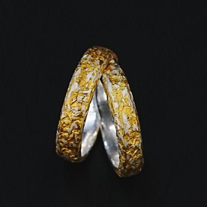 A silver gold ring - 3