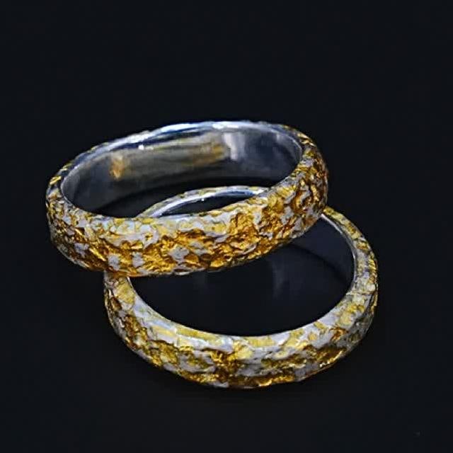A silver gold ring - 4