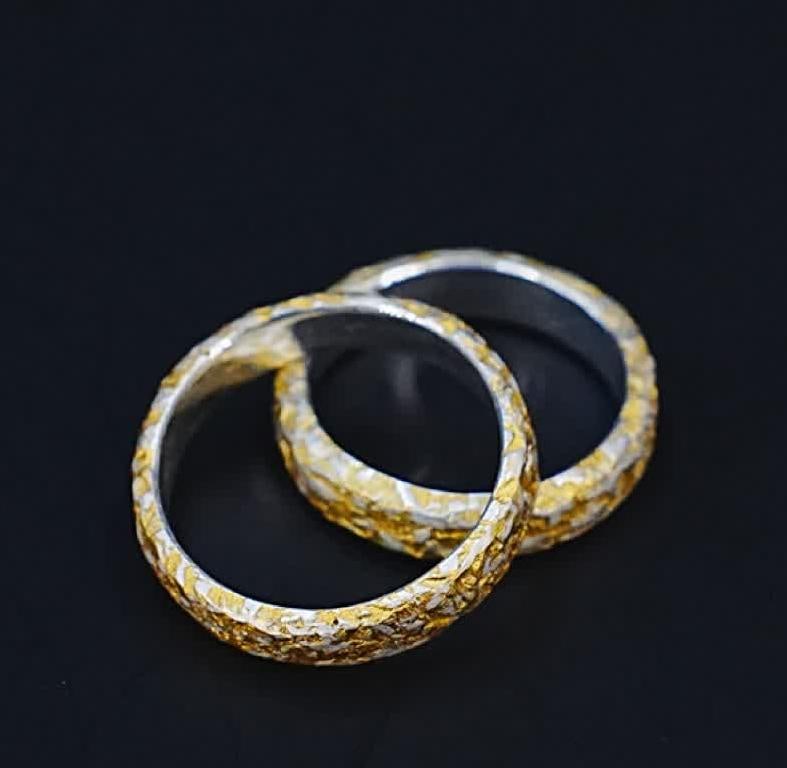 A silver gold ring - 5