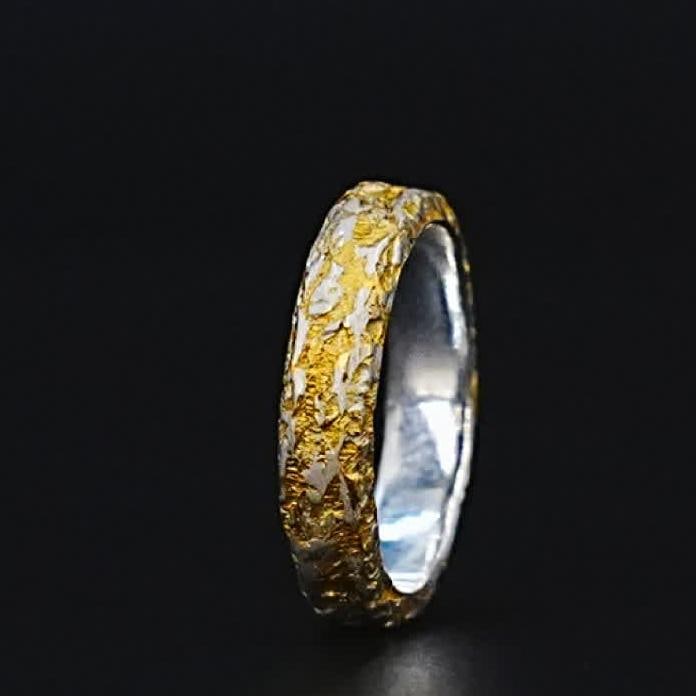 A silver gold ring - 6