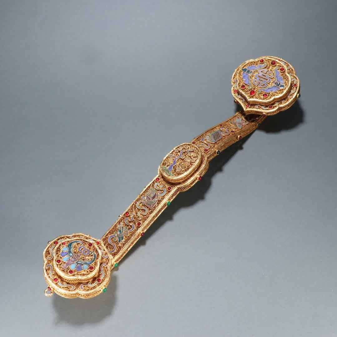 A Qing Dynasty gilt filigree baked blue Fushou pattern ruyi handle: Qing Dynasty gilt filigree baked blue Fushou pattern ruyi handle SIZE: L:39.8cm W:9.8cm W:535.5g (The Dimensions Of All Batches Are Manually Measured.If You Need More Detailed Information, Please Cont