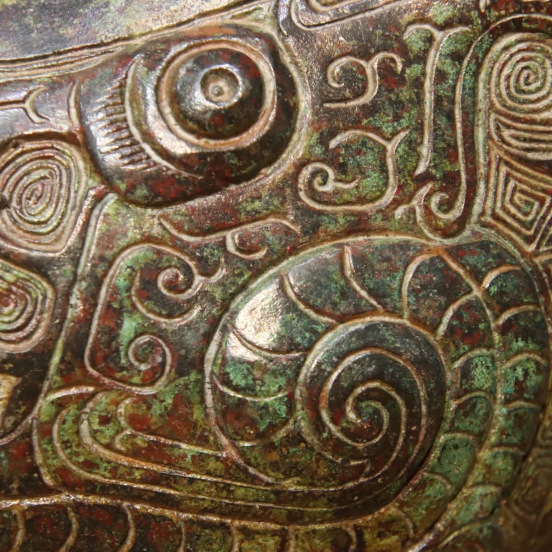 A bronze cup - 4