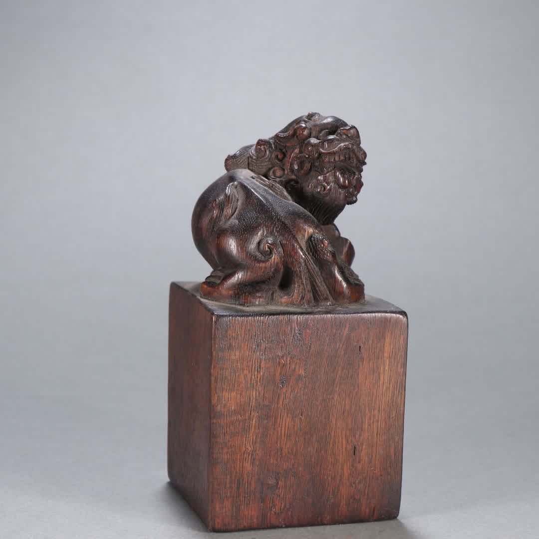 A Qing Dynasty Tian Huangshi auspicious beast button seal (1 of 9)