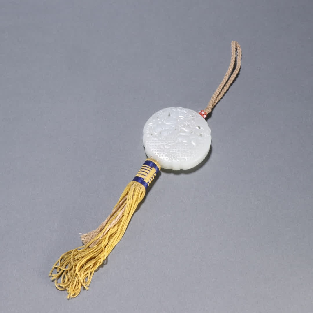 A Qing Dynasty Hetian jade character story sachet pendant (1 of 9)