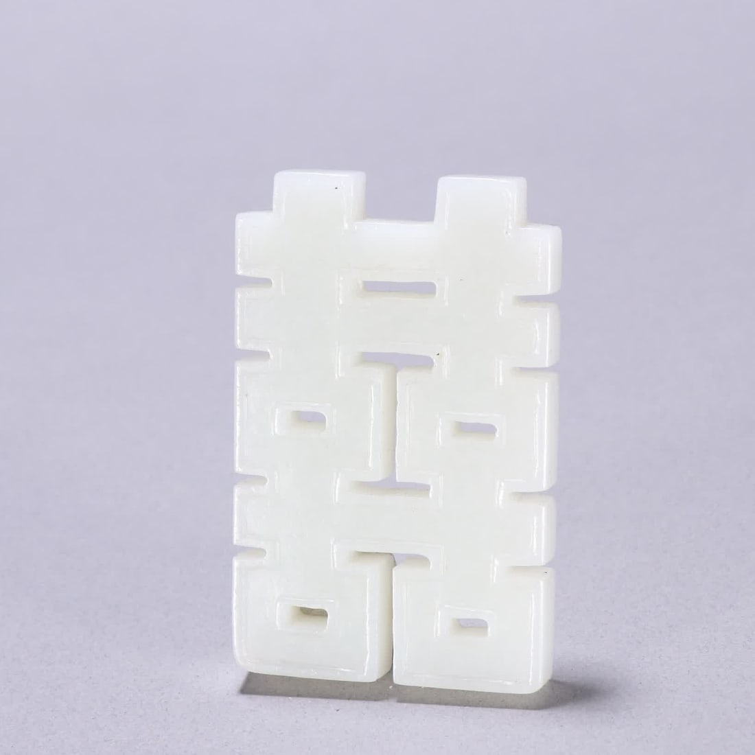 A Qing Dynasty Hetian jade hanging pendant: Qing Dynasty Hetian jade hanging pendant SIZE: L:7cm W:4.4cm W:55.8g (The Dimensions Of All Batches Are Manually Measured.If You Need More Detailed Information, Please Contact Our Customer Service Bef