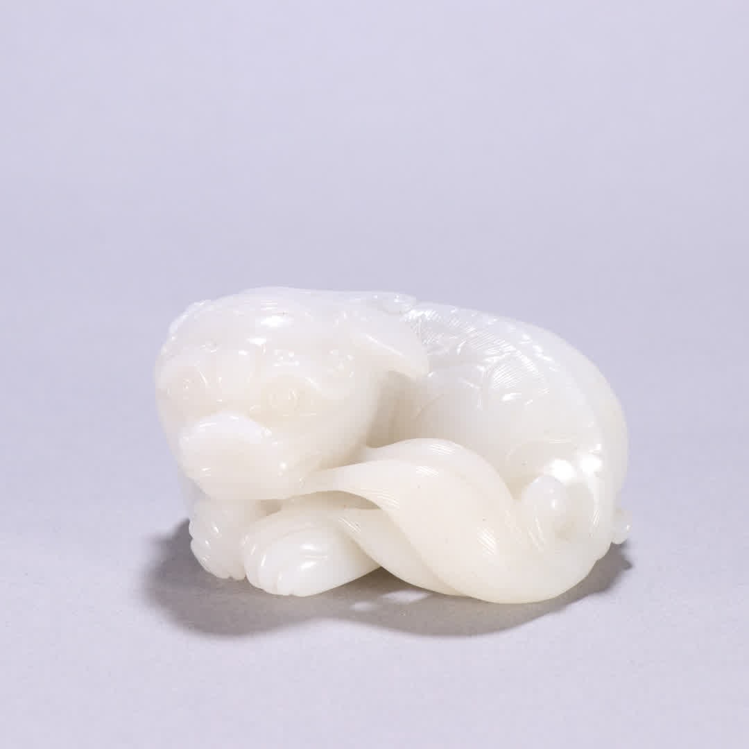 A Qing Dynasty Hetian jade beast ornament: Qing Dynasty Hetian jade beast ornament SIZE: H:4.1cm W:7.6cm W:274.3g (The Dimensions Of All Batches Are Manually Measured.If You Need More Detailed Information, Please Contact Our Customer Service B