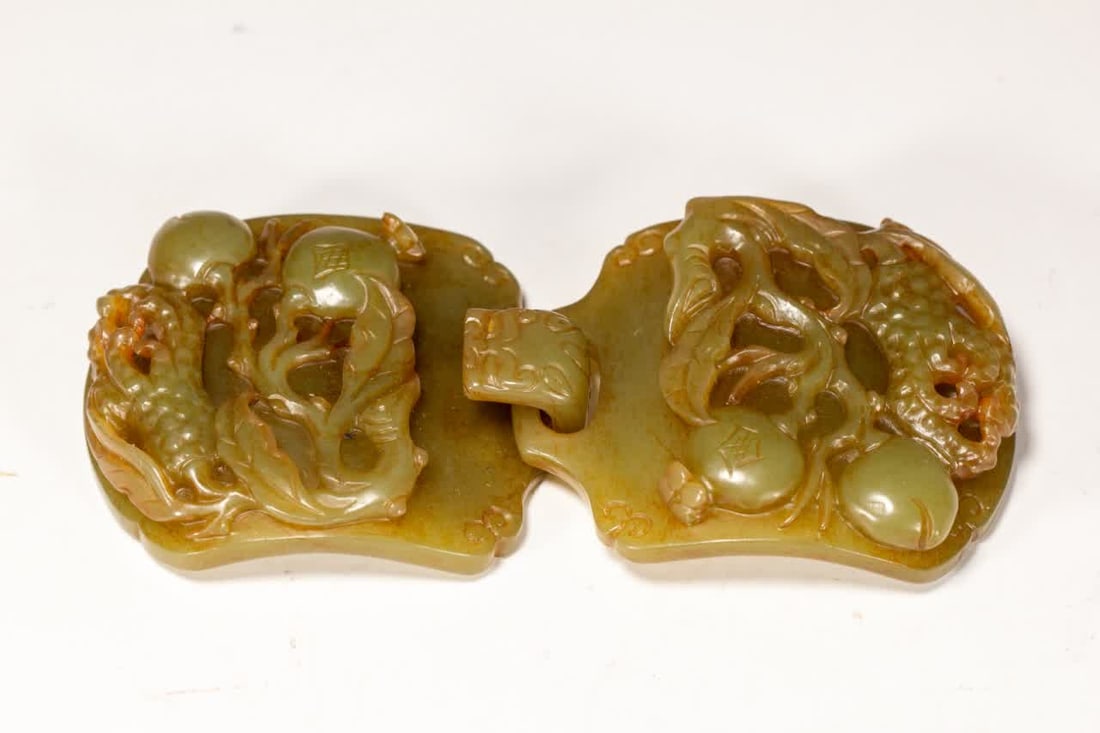 A piece of Qing Dynasty Hetian jade belt hook: Qing Dynasty Hetian jade belt hook SIZE: L:9.5cm W:4.5cm W:70g (The Dimensions Of All Batches Are Manually Measured.If You Need More Detailed Information, Please Contact Our Customer Service Before Bi