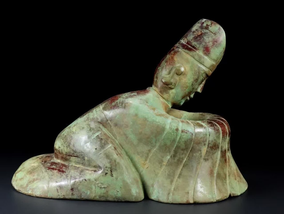 A Han Dynasty jade nobleman: Han Dynasty jade nobleman SIZE: H:30cm W:20kg (The Dimensions Of All Batches Are Manually Measured.If You Need More Detailed Information, Please Contact Our Customer Service Before Bidding.)