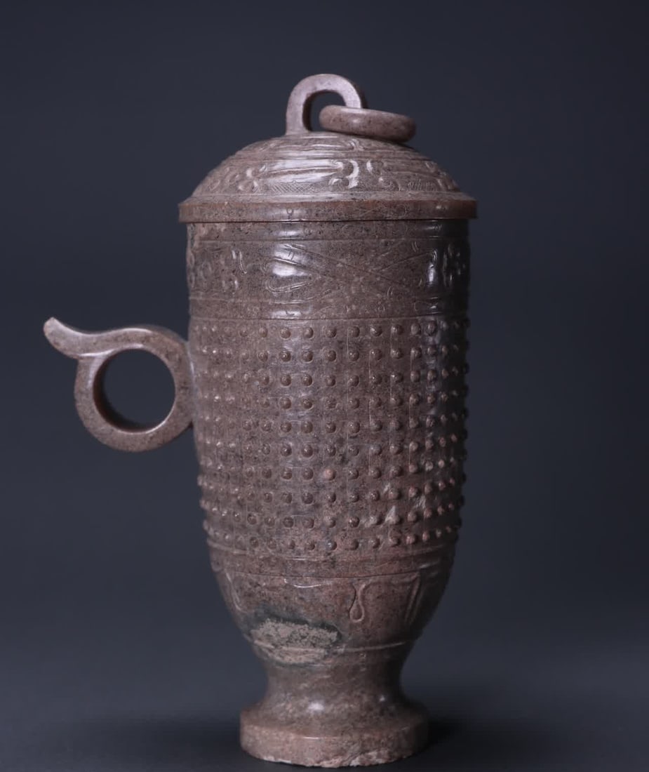 A Han Dynasty jade valley pattern lid cup: Han Dynasty jade valley pattern lid cup SIZE: Ear Distance 11cm MouthD: 6cm H: 17cm W: 458g (The Dimensions Of All Batches Are Manually Measured.If You Need More Detailed Information, Please Contact O